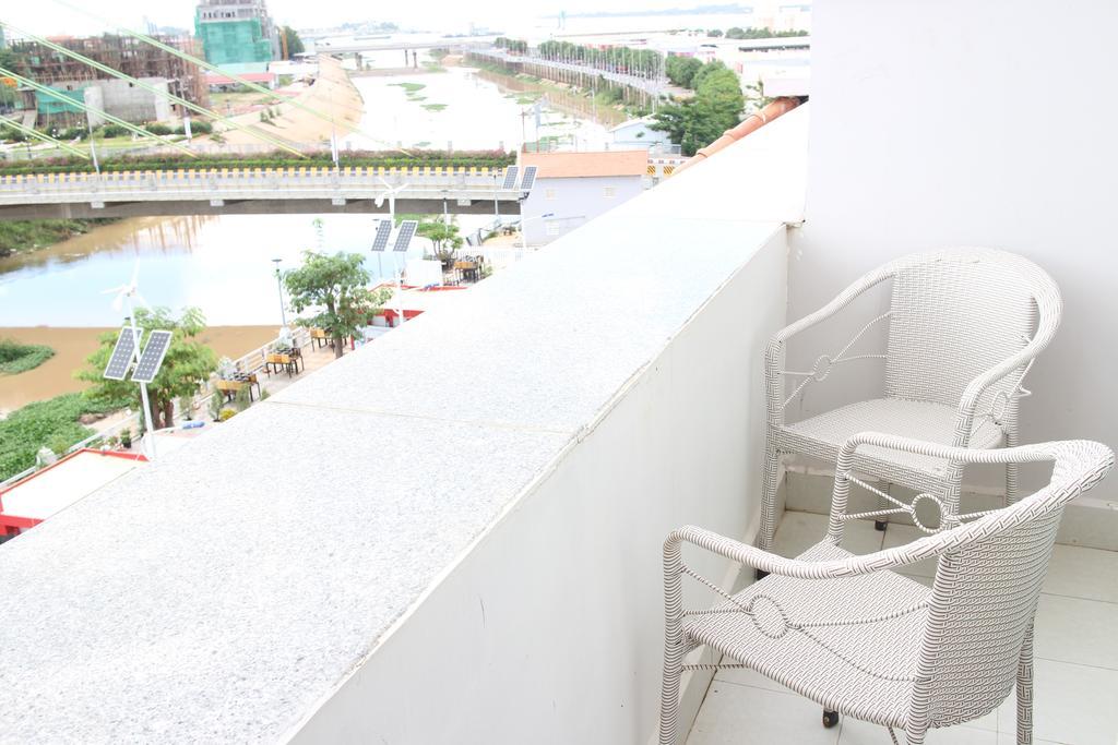 K9 Riverside Hotel Phnom Penh Exterior photo
